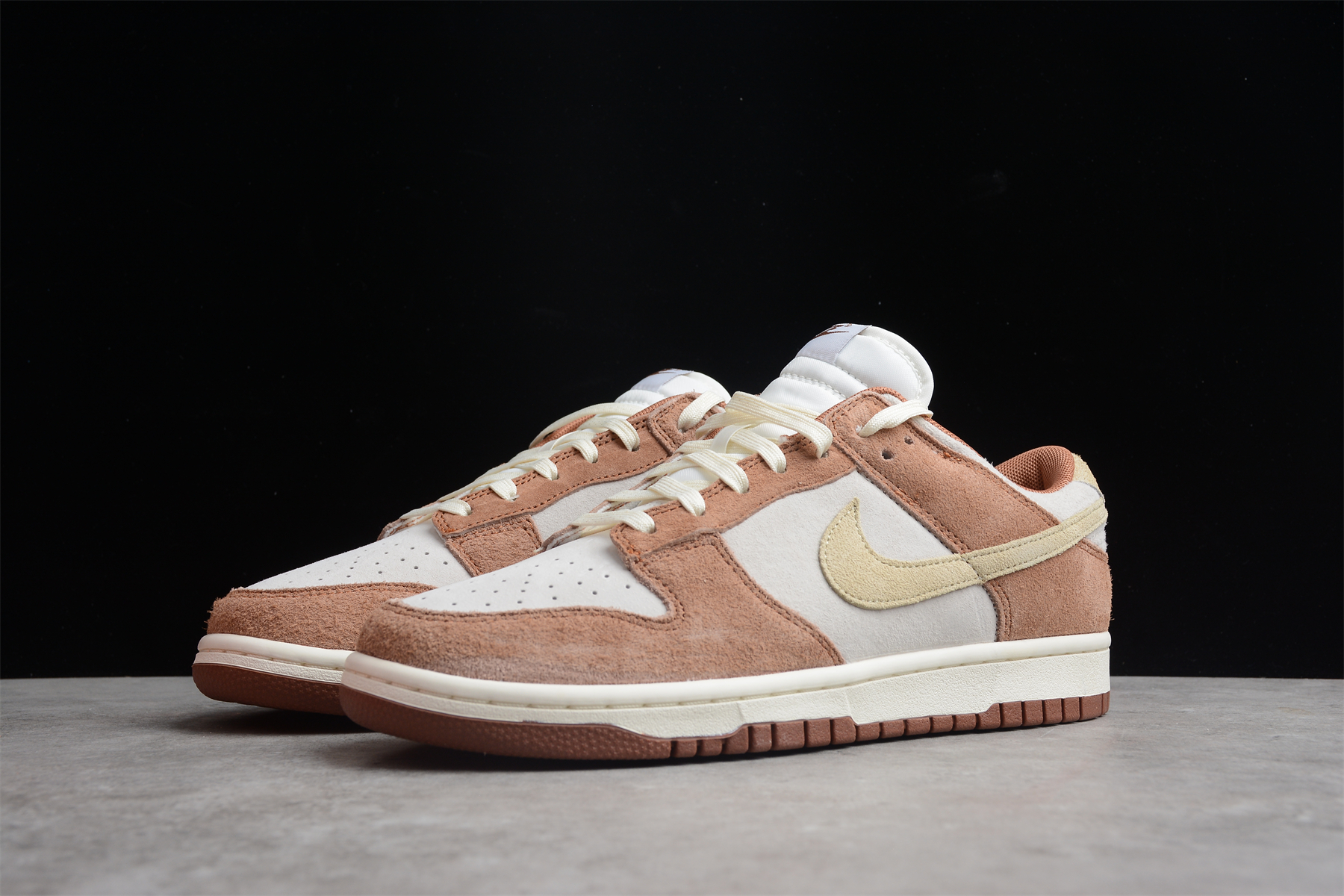 DUNK LOW RETRO PRM “MEDIUM CURRY” - Image 8