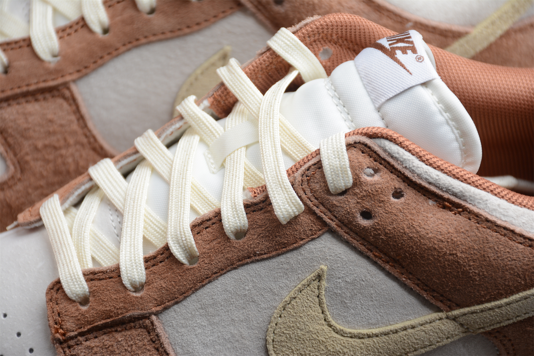 DUNK LOW RETRO PRM “MEDIUM CURRY” - Image 5