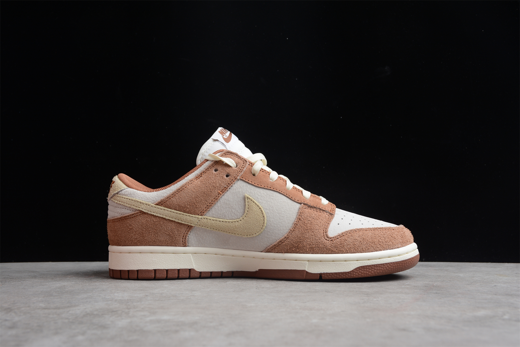 DUNK LOW RETRO PRM “MEDIUM CURRY” - Image 9