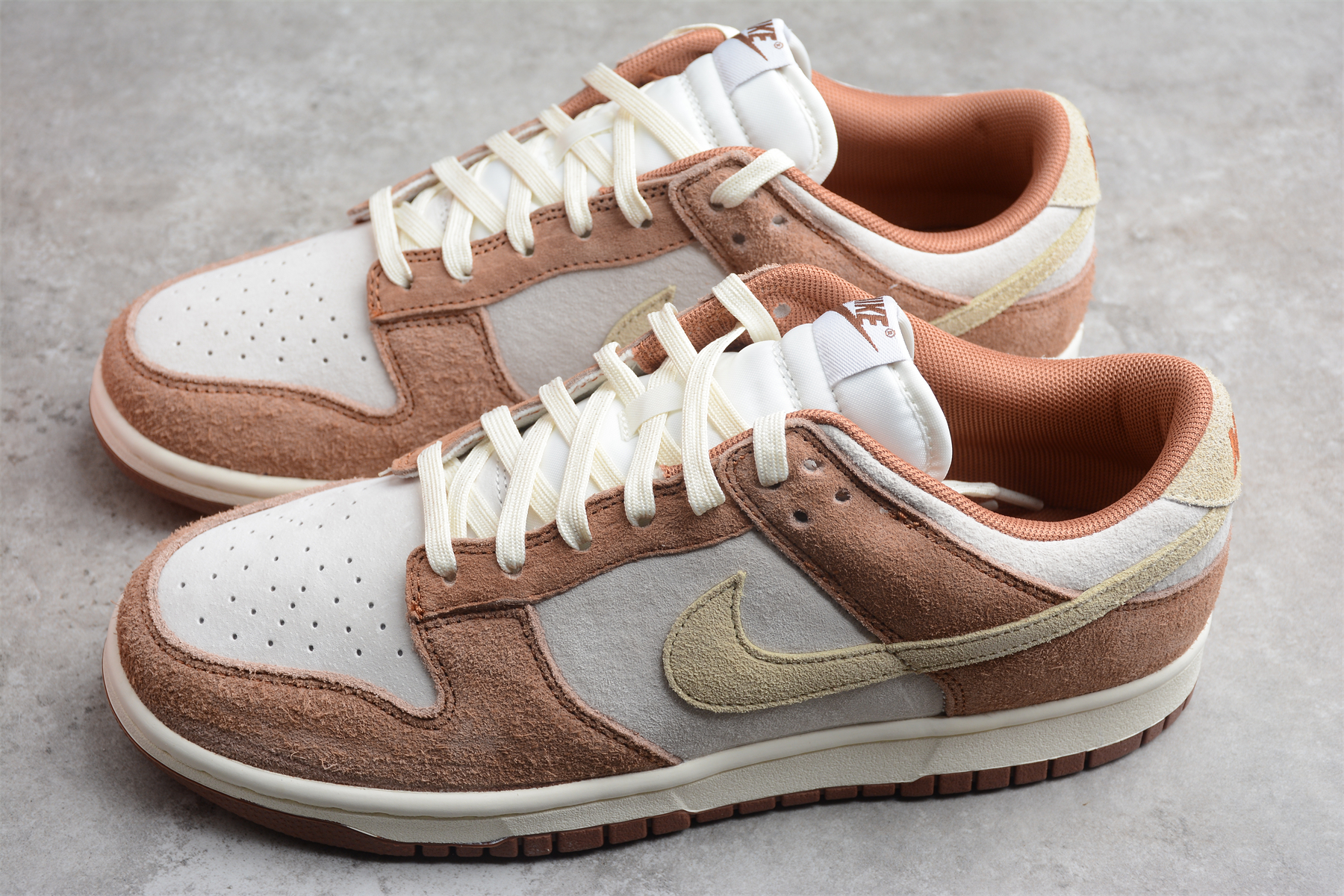 DUNK LOW RETRO PRM “MEDIUM CURRY” - Image 3
